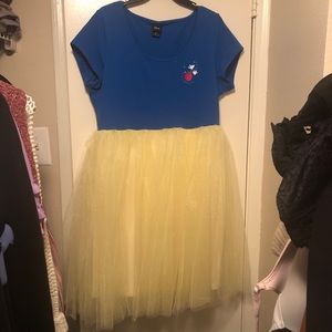 Torrid size 0 Snow White Dress